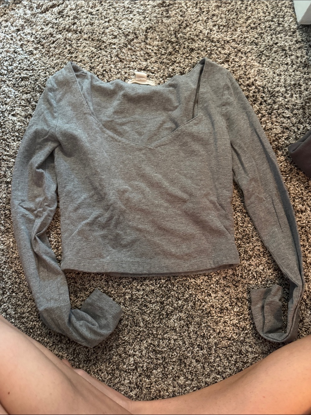 Forever 21 Gray V-Neck Long Sleeve Crop Top